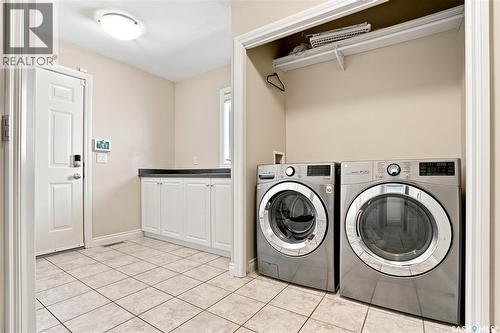 718 Brookhurst Lane, Saskatoon, SK - Indoor Photo Showing Laundry Room