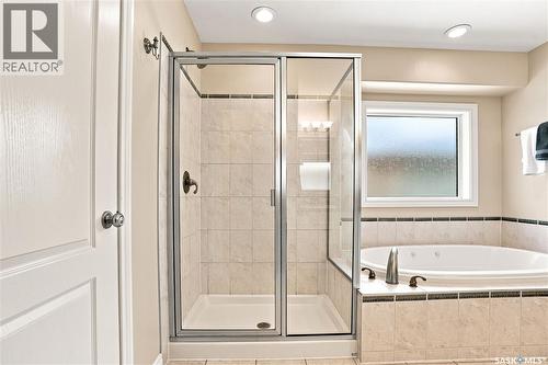 718 Brookhurst Lane, Saskatoon, SK - Indoor Photo Showing Bathroom