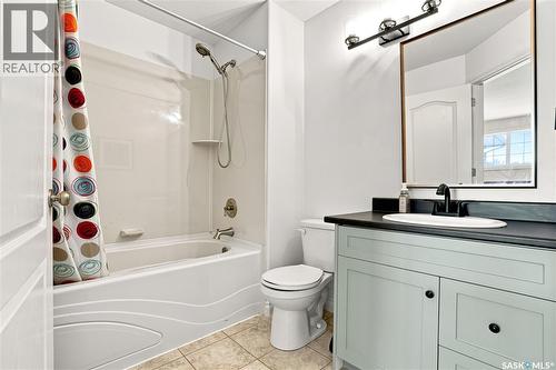 718 Brookhurst Lane, Saskatoon, SK - Indoor Photo Showing Bathroom
