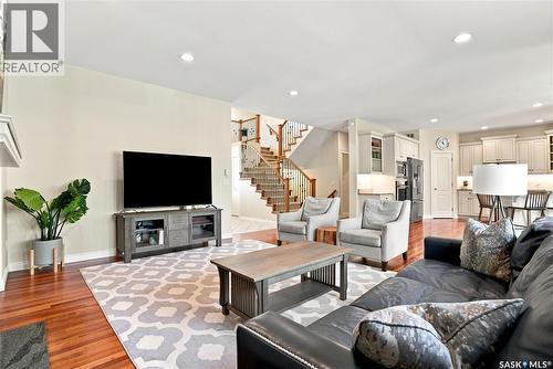 718 Brookhurst Lane, Saskatoon, SK - Indoor Photo Showing Living Room