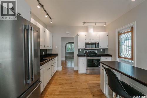 903 10Th Street E, Saskatoon, SK - Indoor Photo Showing Kitchen