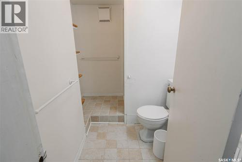 903 10Th Street E, Saskatoon, SK - Indoor Photo Showing Bathroom