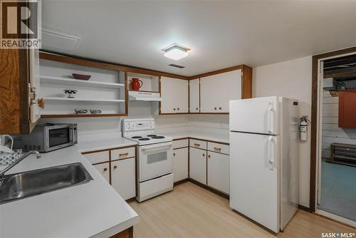 903 10Th Street E, Saskatoon, SK - Indoor Photo Showing Kitchen