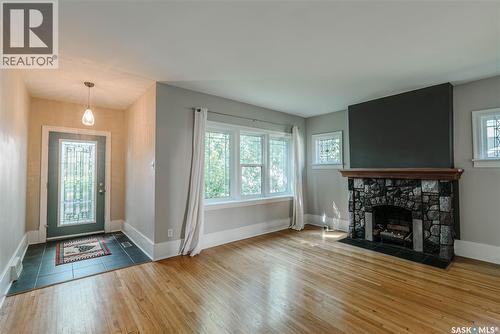 903 10Th Street E, Saskatoon, SK - Indoor Photo Showing Living Room With Fireplace