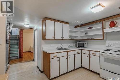 903 10Th Street E, Saskatoon, SK - Indoor Photo Showing Kitchen