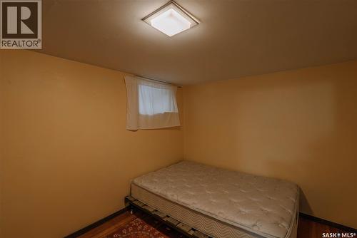 903 10Th Street E, Saskatoon, SK - Indoor Photo Showing Bedroom