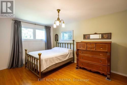 2064 St Laurent Boulevard, Ottawa, ON - Indoor Photo Showing Bedroom