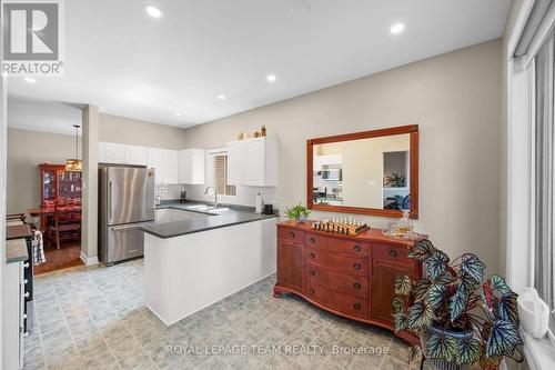 32 Trump Avenue, Ottawa, ON - Indoor Photo Showing Kitchen