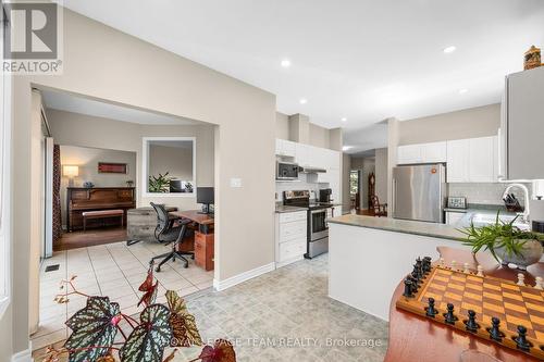 32 Trump Avenue, Ottawa, ON - Indoor Photo Showing Kitchen