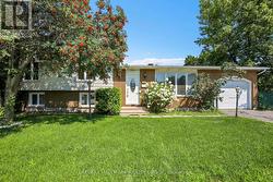45 LARKIN DRIVE  Ottawa, ON K2J 1A8