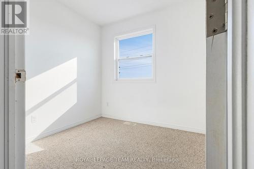 566 Simran Private, Ottawa, ON - Indoor Photo Showing Other Room