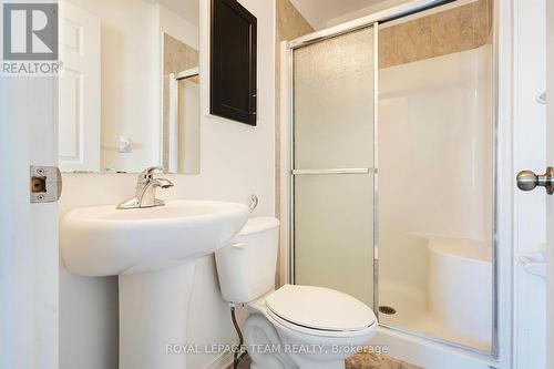 566 Simran Private, Ottawa, ON - Indoor Photo Showing Bathroom