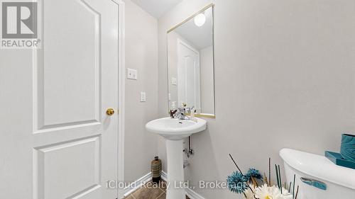 5661 Volpe Avenue, Mississauga, ON - Indoor Photo Showing Bathroom