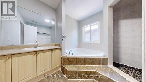 5661 Volpe Avenue, Mississauga, ON - Indoor Photo Showing Bathroom