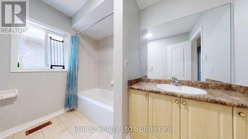 5661 Volpe Avenue, Mississauga, ON - Indoor Photo Showing Bathroom