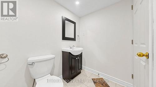 5661 Volpe Avenue, Mississauga, ON - Indoor Photo Showing Bathroom