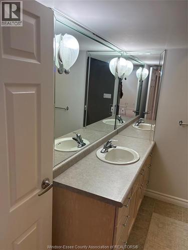 1465 Poisson, Tecumseh, ON - Indoor Photo Showing Bathroom