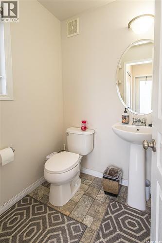 483 Coad Manor, Saskatoon, SK - Indoor Photo Showing Bathroom