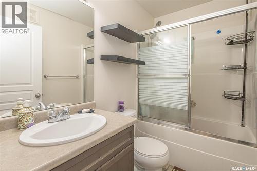 483 Coad Manor, Saskatoon, SK - Indoor Photo Showing Bathroom