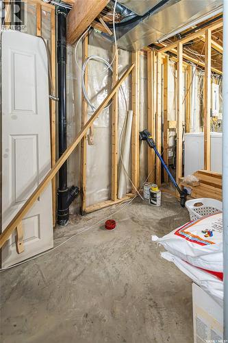 483 Coad Manor, Saskatoon, SK - Indoor Photo Showing Basement