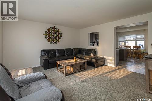 483 Coad Manor, Saskatoon, SK - Indoor Photo Showing Living Room