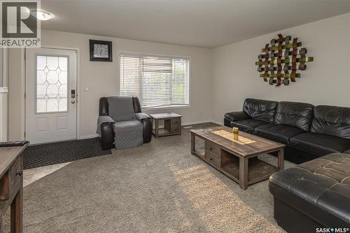 483 Coad Manor, Saskatoon, SK - Indoor Photo Showing Living Room