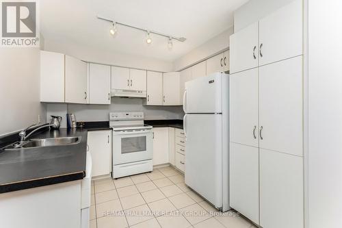502 - 138 Somerset Street W, Ottawa, ON - Indoor Photo Showing Kitchen