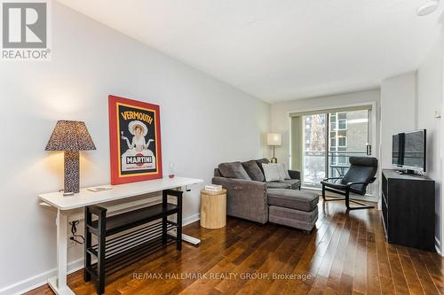 502 - 138 Somerset Street W, Ottawa, ON - Indoor Photo Showing Living Room