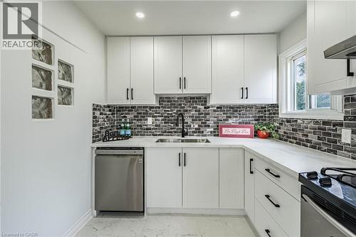 7 Putney Road, Toronto, ON - Indoor Photo Showing Kitchen With Double Sink With Upgraded Kitchen