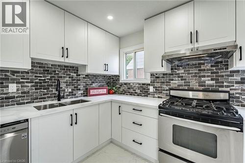 7 Putney Road, Toronto, ON - Indoor Photo Showing Kitchen With Double Sink With Upgraded Kitchen