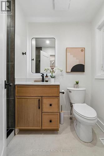 16 Ian Fleming Crescent, Whitby, ON - Indoor Photo Showing Bathroom