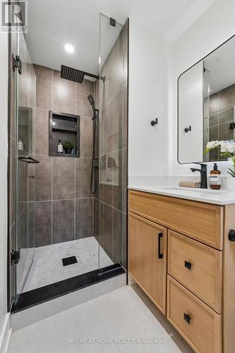 16 Ian Fleming Crescent, Whitby, ON - Indoor Photo Showing Bathroom