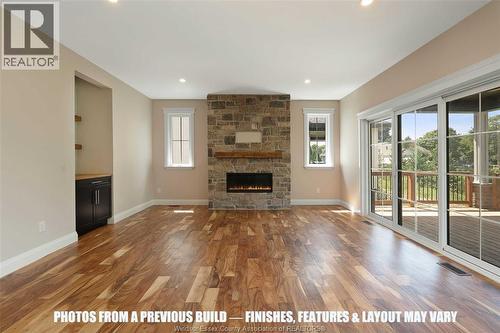 120 Bloomington Way, Chatham, ON - Indoor Photo Showing Living Room With Fireplace