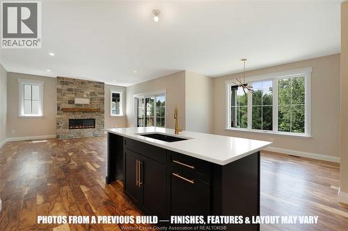 120 Bloomington Way, Chatham, ON - Indoor With Fireplace