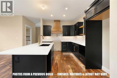 120 Bloomington Way, Chatham, ON - Indoor Photo Showing Kitchen With Upgraded Kitchen