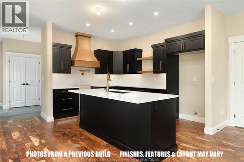120 Bloomington Way, Chatham, ON - Indoor Photo Showing Kitchen