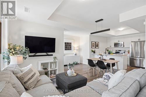 304 - 1034 Reflection Place, Pickering, ON - Indoor Photo Showing Living Room