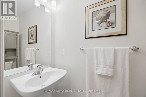 304 - 1034 Reflection Place, Pickering, ON - Indoor Photo Showing Bathroom