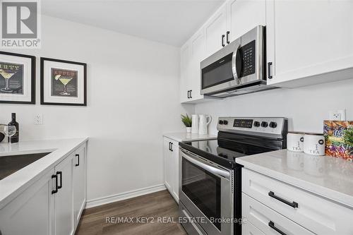 304 - 1034 Reflection Place, Pickering, ON - Indoor Photo Showing Kitchen