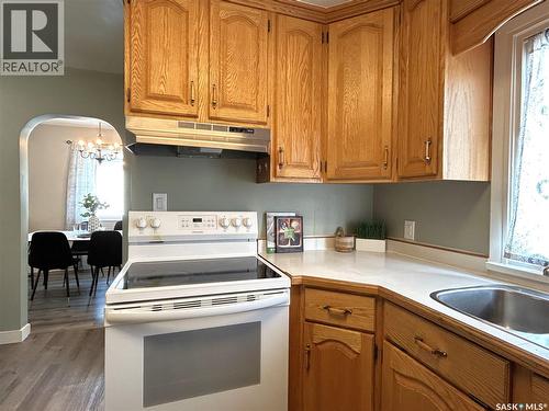 317 108Th Street W, Saskatoon, SK - Indoor Photo Showing Kitchen