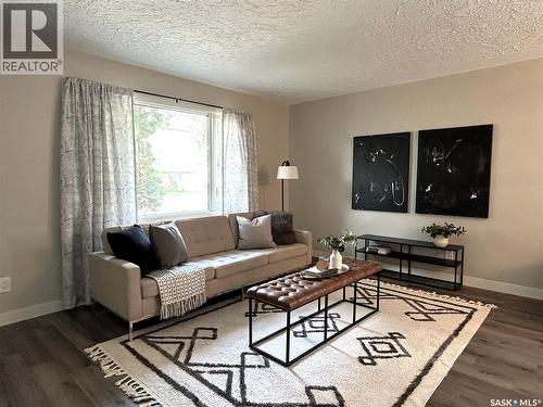 317 108Th Street W, Saskatoon, SK - Indoor Photo Showing Living Room