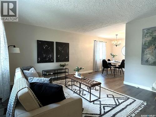 317 108Th Street W, Saskatoon, SK - Indoor Photo Showing Living Room