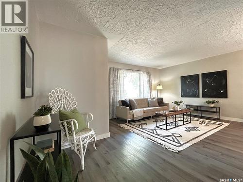 317 108Th Street W, Saskatoon, SK - Indoor Photo Showing Living Room