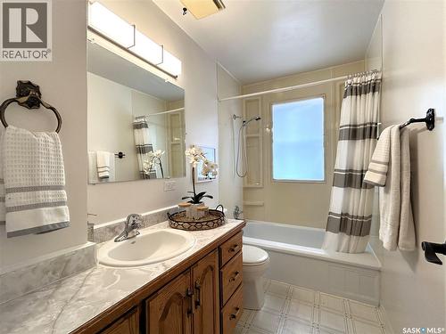 317 108Th Street W, Saskatoon, SK - Indoor Photo Showing Bathroom