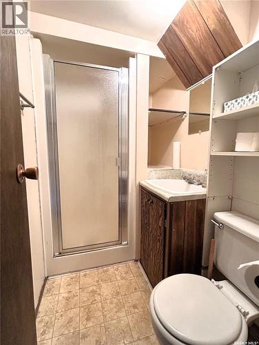 317 108Th Street W, Saskatoon, SK - Indoor Photo Showing Bathroom