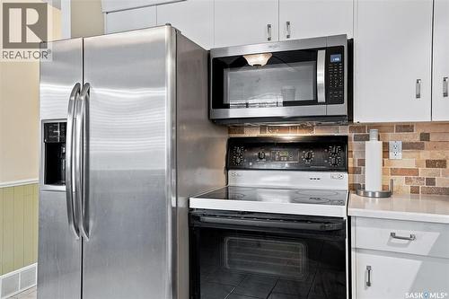 3008 Eastview, Saskatoon, SK - Indoor Photo Showing Kitchen