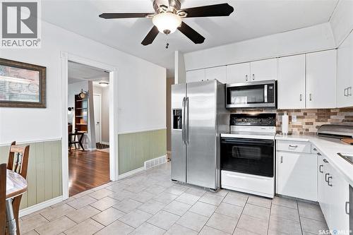 3008 Eastview, Saskatoon, SK - Indoor Photo Showing Kitchen