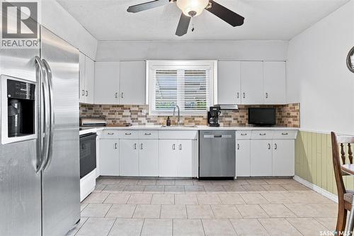 3008 Eastview, Saskatoon, SK - Indoor Photo Showing Kitchen