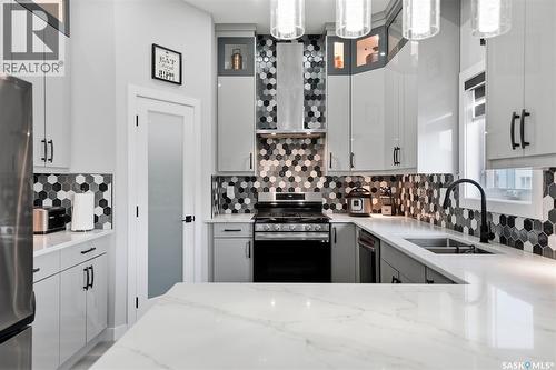 411 Schmeiser Bend, Saskatoon, SK - Indoor Photo Showing Kitchen With Double Sink With Upgraded Kitchen