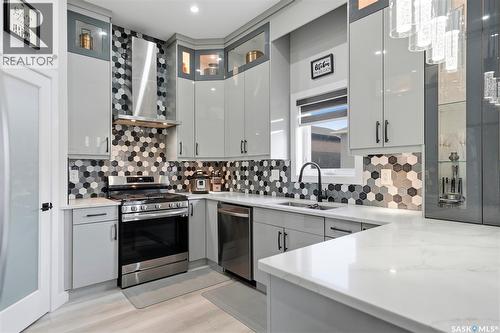 411 Schmeiser Bend, Saskatoon, SK - Indoor Photo Showing Kitchen With Double Sink With Upgraded Kitchen